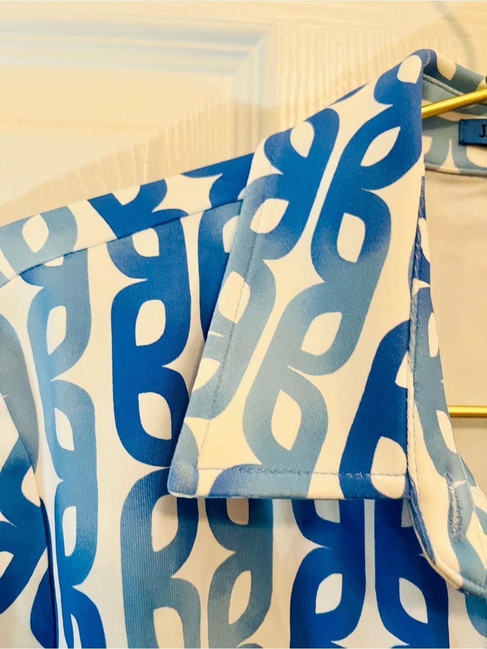 J.McLaughlin Blue & White Geometric Print Button Front Blouse - Picture 8 of 12